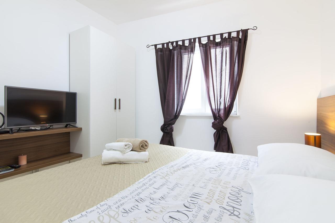Apartment Francesco ชิเบนิก ภายนอก รูปภาพ